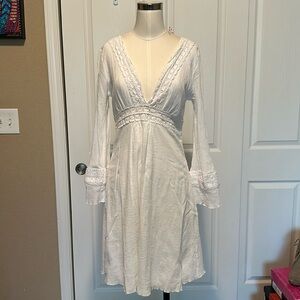 Adorable white little dress with bell sleeves. EUC Size Large